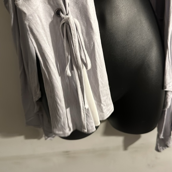 Design 365 Large blue open front cardigan w white sheer details & flare sleeves - Picture 3 of 8